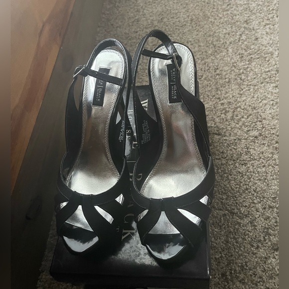 Beautiful black fabric open tie heels - Picture 3 of 4